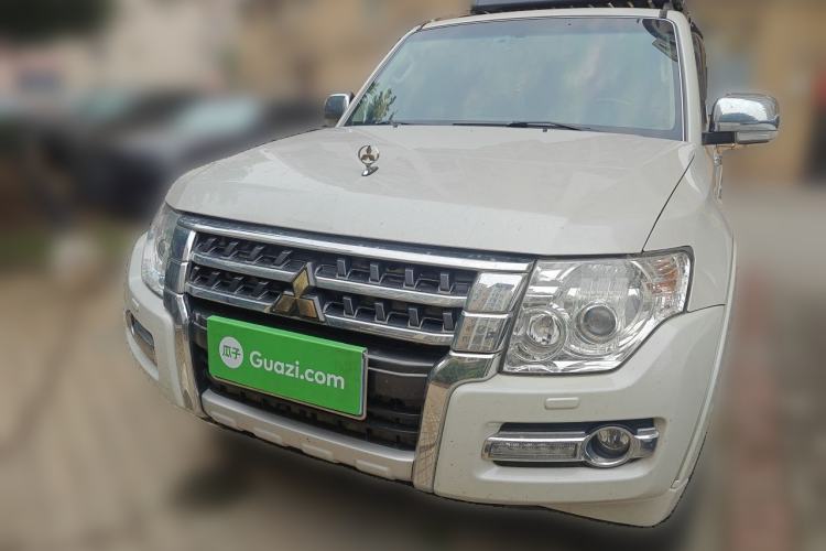 Used Mitsubishi Pajero  Front