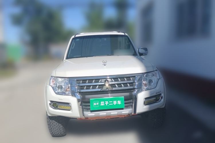 Used Mitsubishi Pajero  Front
