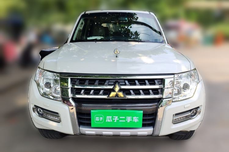 Used Mitsubishi Pajero  Front