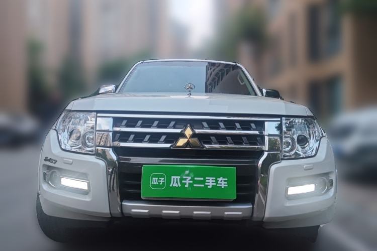 Used Mitsubishi Pajero  Front