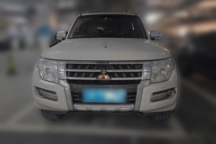 Used Mitsubishi Pajero  Front