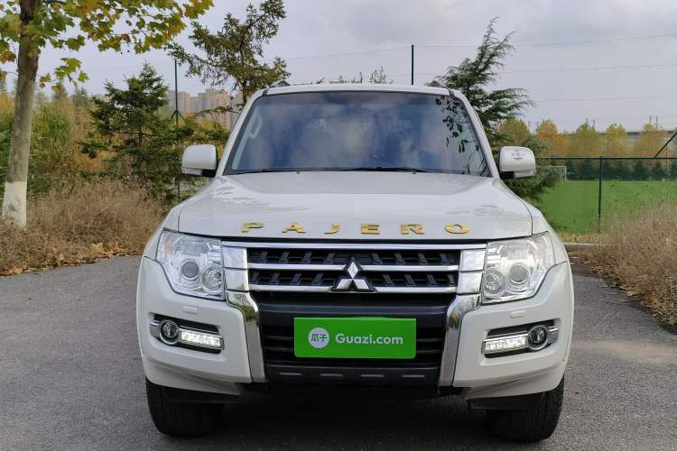 Used Mitsubishi Pajero 2018 3.0L Automatic Comfort Edition Front