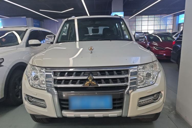 Used Mitsubishi Pajero 2018 V97 3.8L 5-Door GLS Sunroof – U.S. Specification Front
