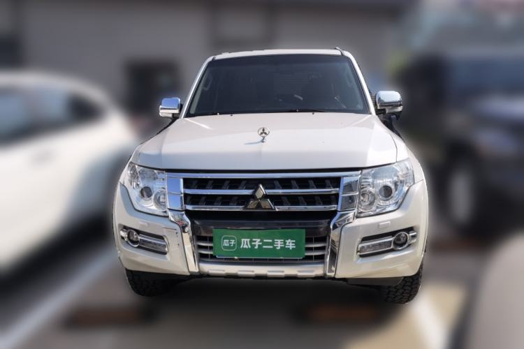 Used Mitsubishi Pajero  Front