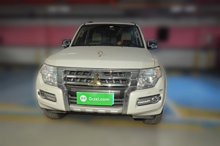 Used Mitsubishi Pajero 2018 V97 3.8L 5-Door GLS Sunroof Dual Differential – Middle East Front