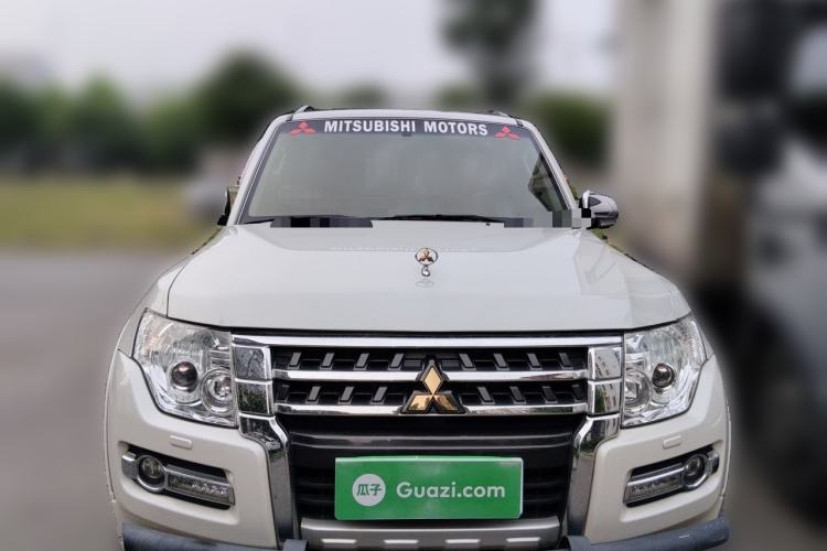 Used Mitsubishi Pajero  Front