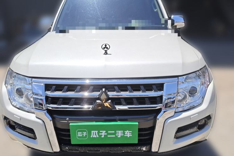Used Mitsubishi Pajero  Front