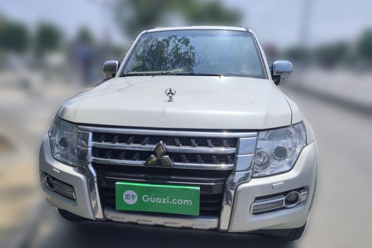 Used Mitsubishi Pajero  Front