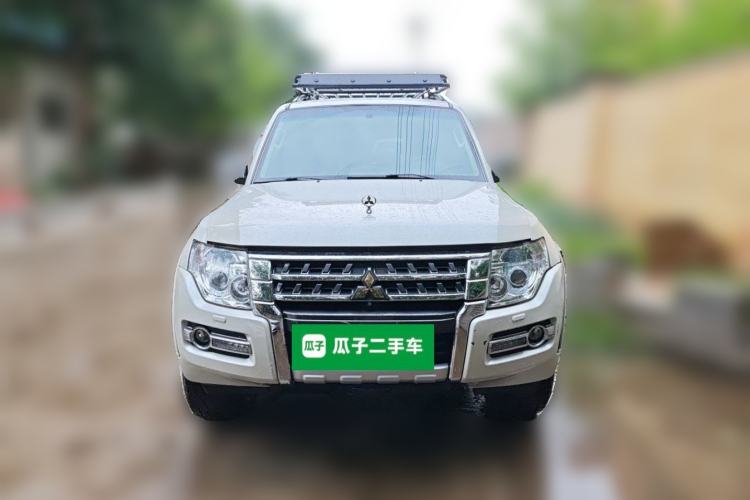Used Mitsubishi Pajero  Front