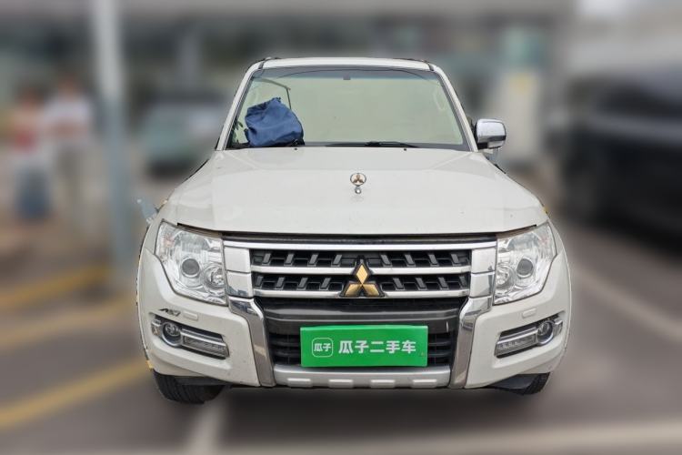 Used Mitsubishi Pajero  Front