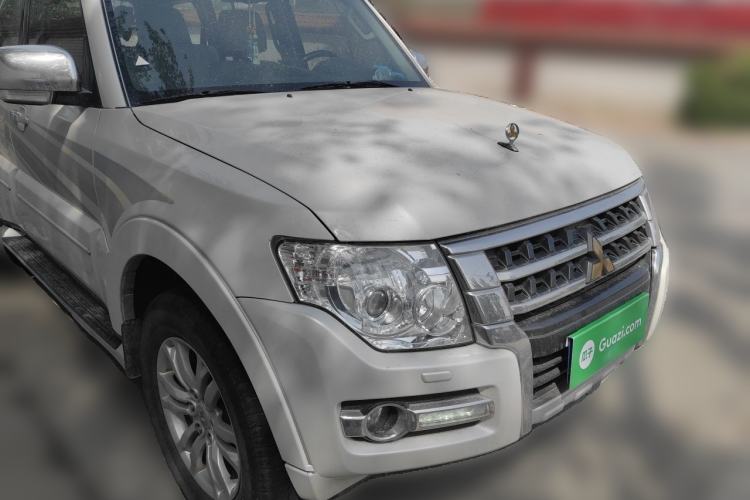 Used Mitsubishi Pajero  Front Right 45 Deg