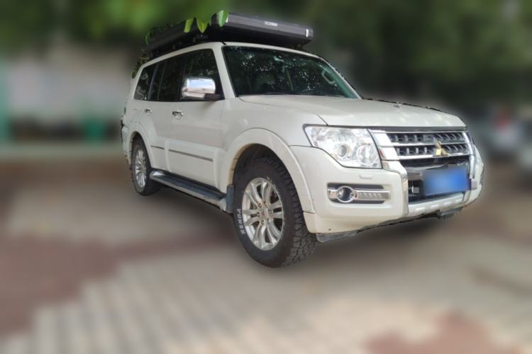 Used Mitsubishi Pajero 2018 V97 3.8L 5-Door GLS Sunroof – Middle East Front Right 45 Deg