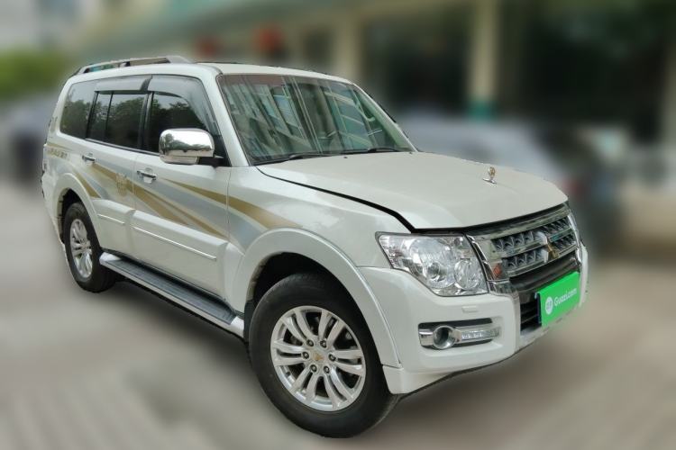 Used Mitsubishi Pajero  Front Right 45 Deg