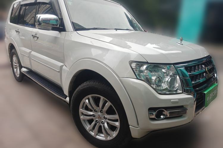 Used Mitsubishi Pajero 2018 V97 3.8L 5-Door GLS Sunroof – Middle East Front Right 45 Deg