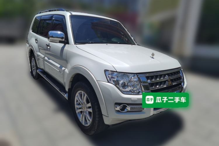 Used Mitsubishi Pajero  Front Right 45 Deg
