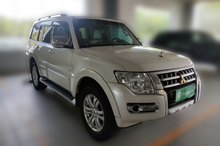 Used Mitsubishi Pajero 2018 V97 3.8L 5-Door GLS Sunroof Dual Differential – Middle East Front Right 45 Deg