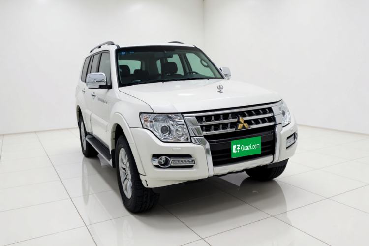 Used Mitsubishi Pajero 2018 V97 3.8L 5-Door GLS Sunroof – Middle East Front Right 45 Deg