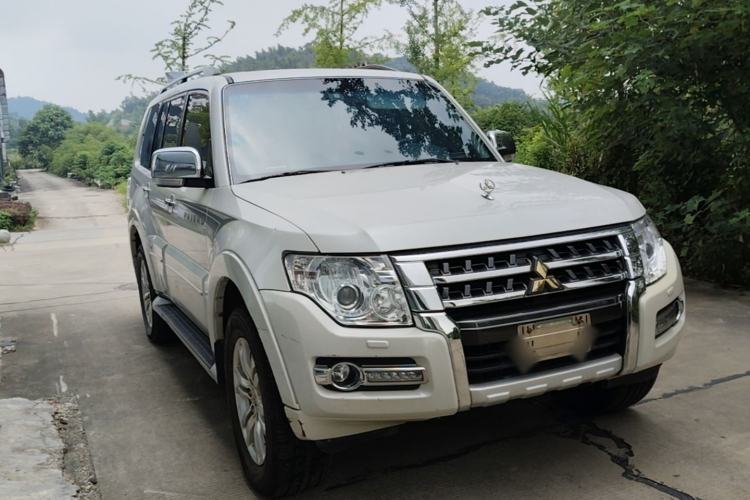 Used Mitsubishi Pajero 2018 V97 3.8L 5-Door GLS Sunroof – Middle East Front Right 45 Deg