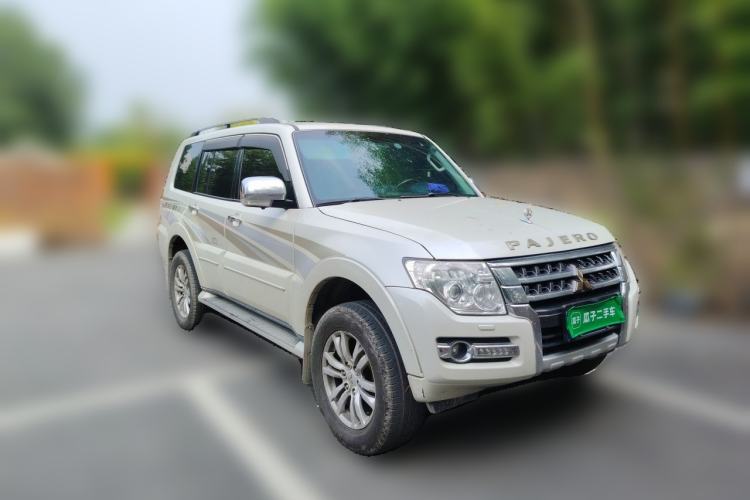 Used Mitsubishi Pajero  Front Right 45 Deg