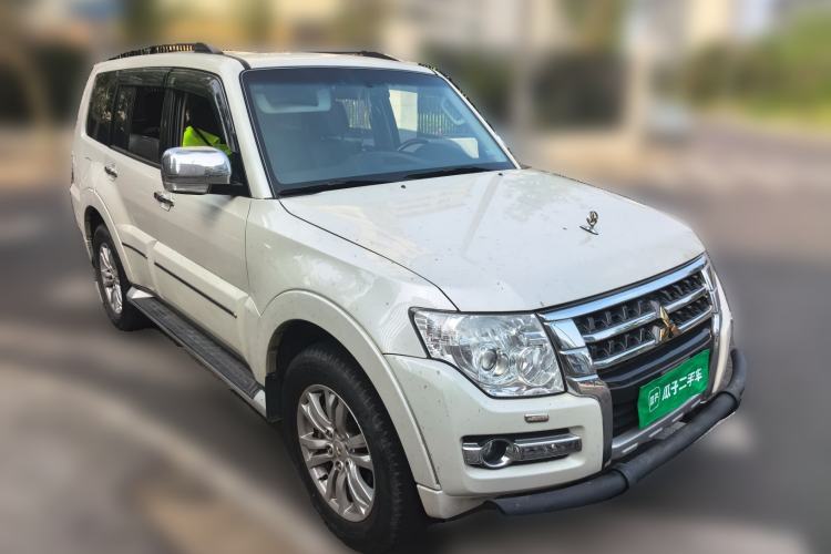 Used Mitsubishi Pajero  Front Right 45 Deg