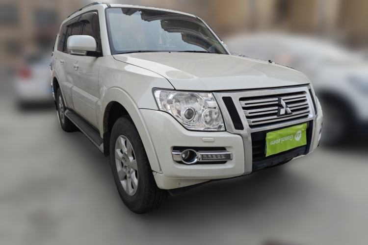 Used Mitsubishi Pajero 2018 3.0L Automatic Standard Edition Front Right 45 Deg