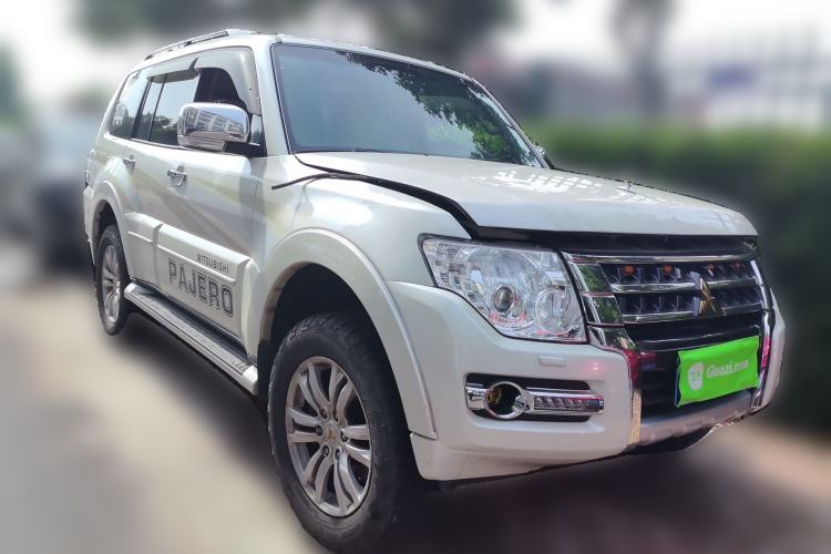 Used Mitsubishi Pajero 2018 V97 3.8L 5-Door GLS Sunroof – U.S. Specification Front Right 45 Deg