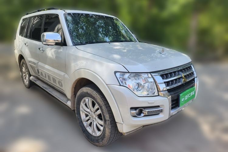 Used Mitsubishi Pajero 2018 V97 3.8L 5-Door GLS Sunroof Single-Difference Model – Middle East Front Right 45 Deg