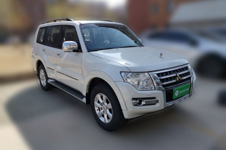 Used Mitsubishi Pajero 2018 V93 3.0L 5-Door GLS Genuine Leather Version – Middle East Front Right 45 Deg
