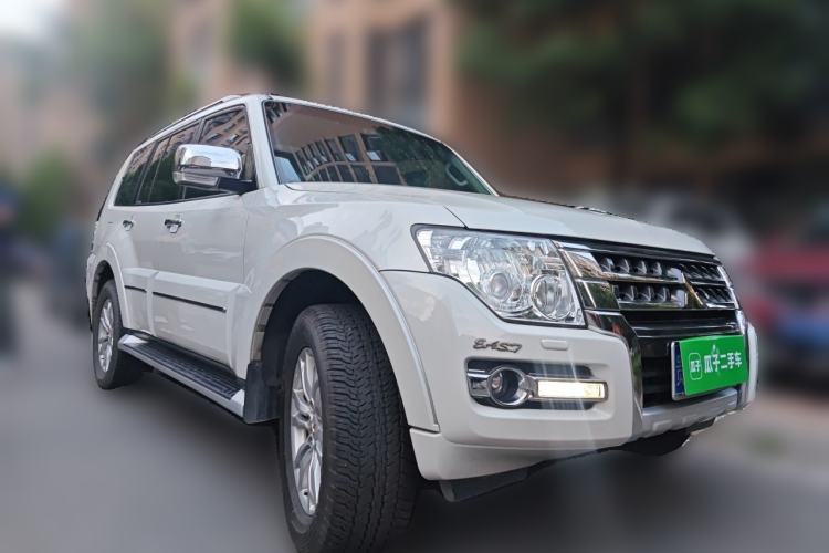 Used Mitsubishi Pajero  Front Right 45 Deg