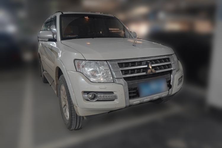 Used Mitsubishi Pajero  Front Right 45 Deg