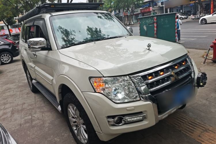 Used Mitsubishi Pajero 2018 V97 3.8L 5-Door GLS Sunroof – Middle East Front Right 45 Deg