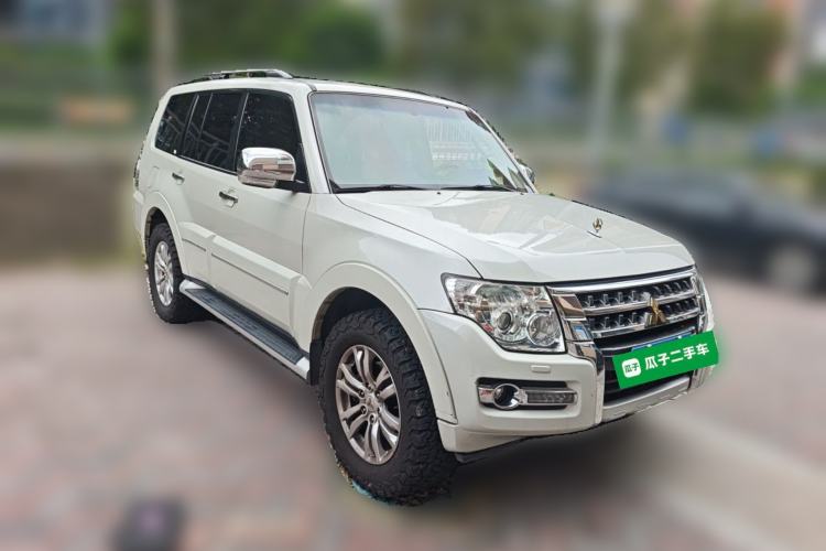 Used Mitsubishi Pajero  Front Right 45 Deg