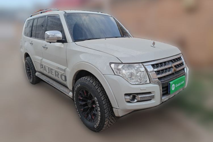 Used Mitsubishi Pajero  Front Right 45 Deg