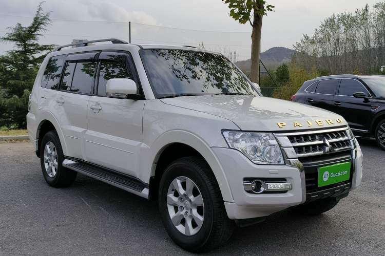 Used Mitsubishi Pajero 2018 3.0L Automatic Comfort Edition Front Right 45 Deg