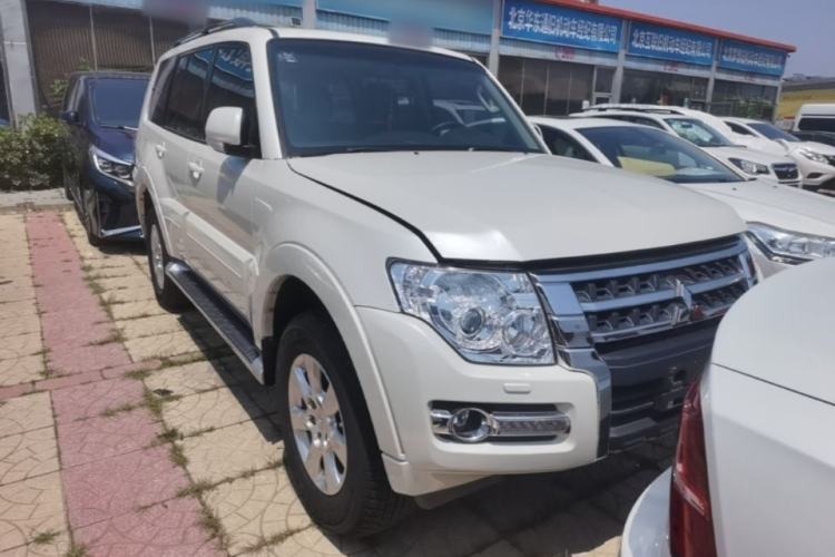 Used Mitsubishi Pajero 2018 3.0L Automatic Standard Edition Front Right 45 Deg
