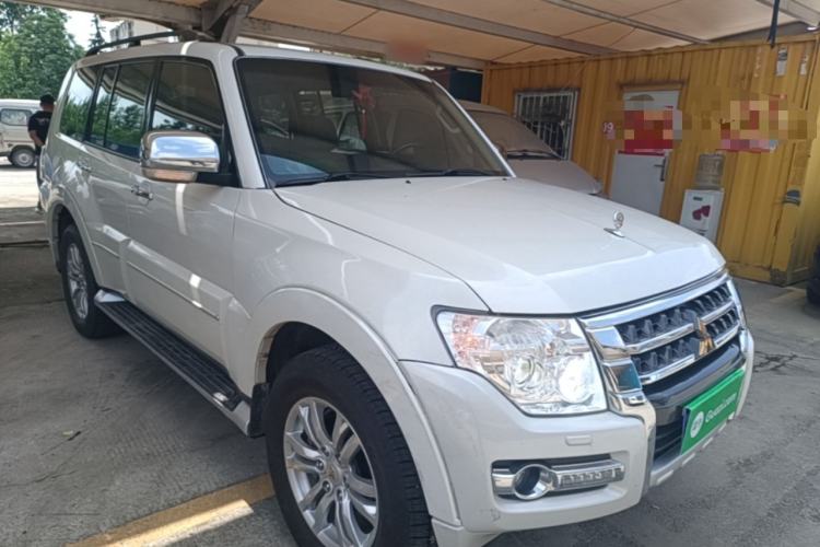 Used Mitsubishi Pajero 2018 V97 3.8L 5-Door GLS Sunroof – Middle East Front Right 45 Deg