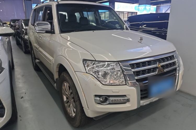 Used Mitsubishi Pajero 2018 V97 3.8L 5-Door GLS Sunroof – U.S. Specification Front Right 45 Deg
