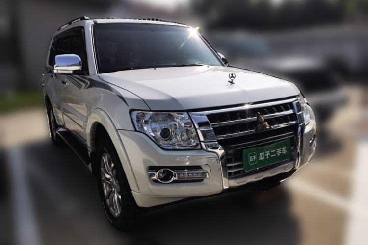 Used Mitsubishi Pajero  Front Right 45 Deg