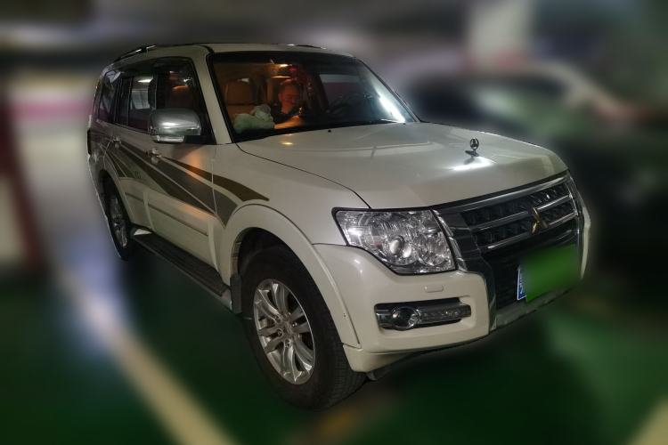 Used Mitsubishi Pajero 2018 V97 3.8L 5-Door GLS Sunroof Single-Difference Model – Middle East Front Right 45 Deg