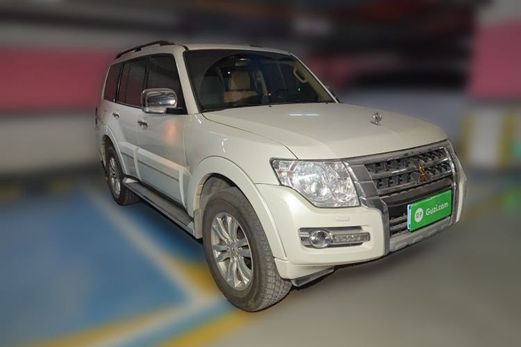 Used Mitsubishi Pajero 2018 V97 3.8L 5-Door GLS Sunroof Dual Differential – Middle East Front Right 45 Deg