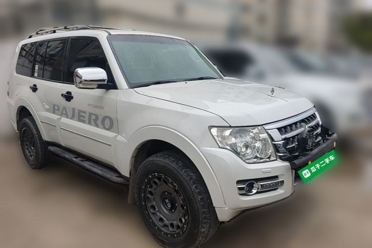 Used Mitsubishi Pajero  Front Right 45 Deg