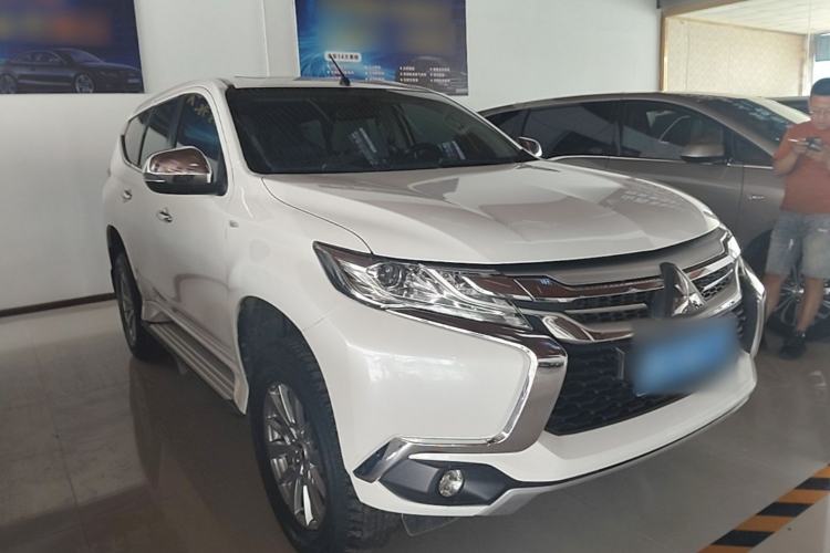 Used Mitsubishi Pajero 2018 3.0L Automatic Standard Edition Front Right 45 Deg