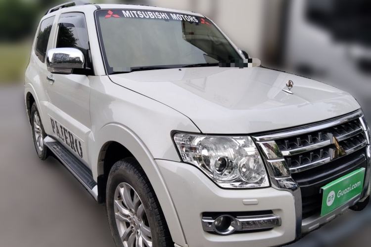 Used Mitsubishi Pajero  Front Right 45 Deg