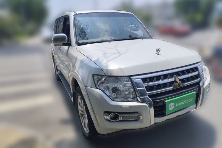 Used Mitsubishi Pajero  Front Right 45 Deg
