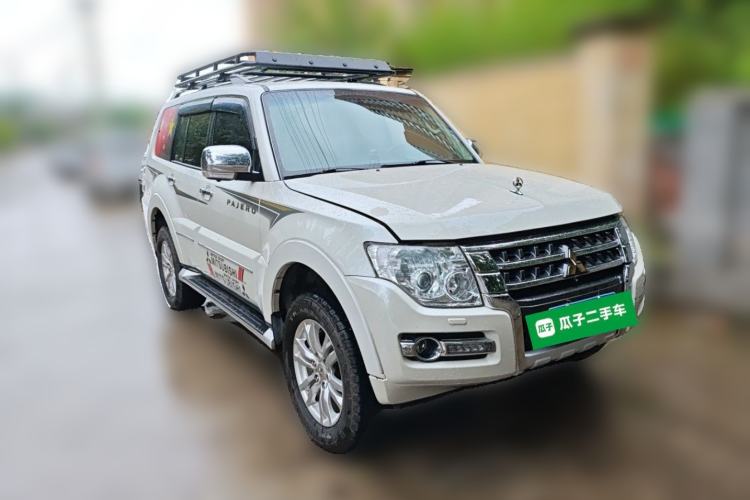 Used Mitsubishi Pajero  Front Right 45 Deg