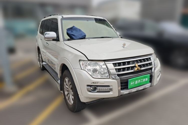 Used Mitsubishi Pajero  Front Right 45 Deg