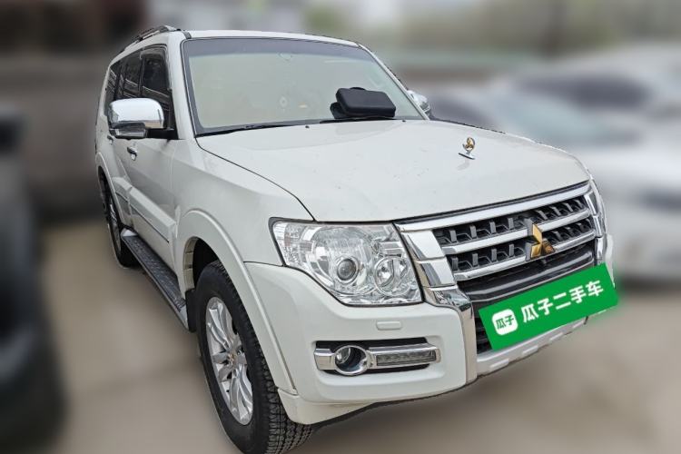 Used Mitsubishi Pajero 2018 V97 3.8L 5-Door GLS Sunroof – U.S. Specification Front Right 45 Deg