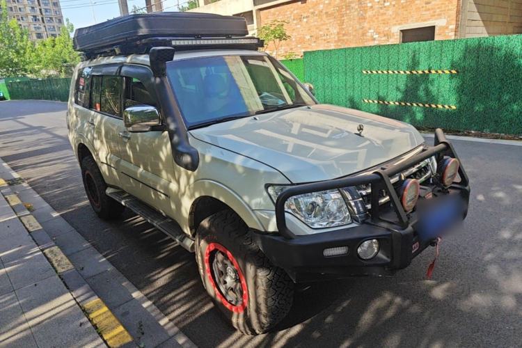 Used Mitsubishi Pajero 2018 V97 3.8L 5-Door GLS Sunroof – Middle East Front Right 45 Deg