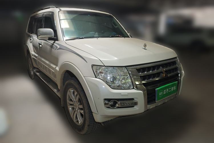 Used Mitsubishi Pajero  Front Right 45 Deg