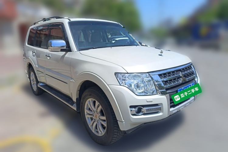 Used Mitsubishi Pajero 2018 V97 3.8L 5-Door GLS Sunroof Dual Differential – Middle East Front Right 45 Deg